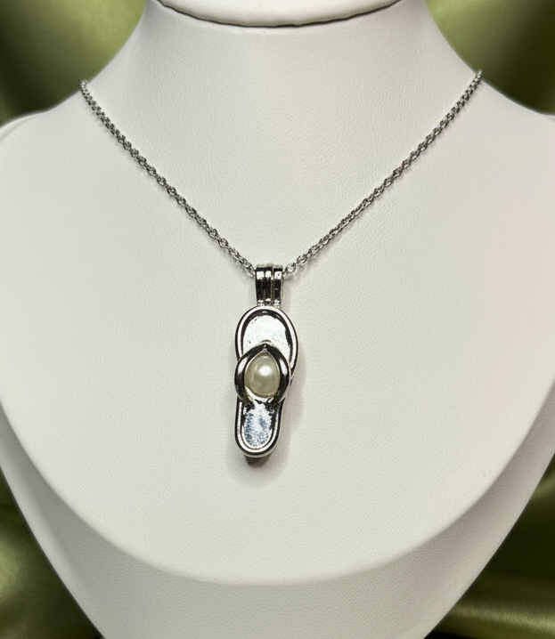 Flip flop charm,oyster with pearl inside,necklace and 🆓 gift 💝 #98