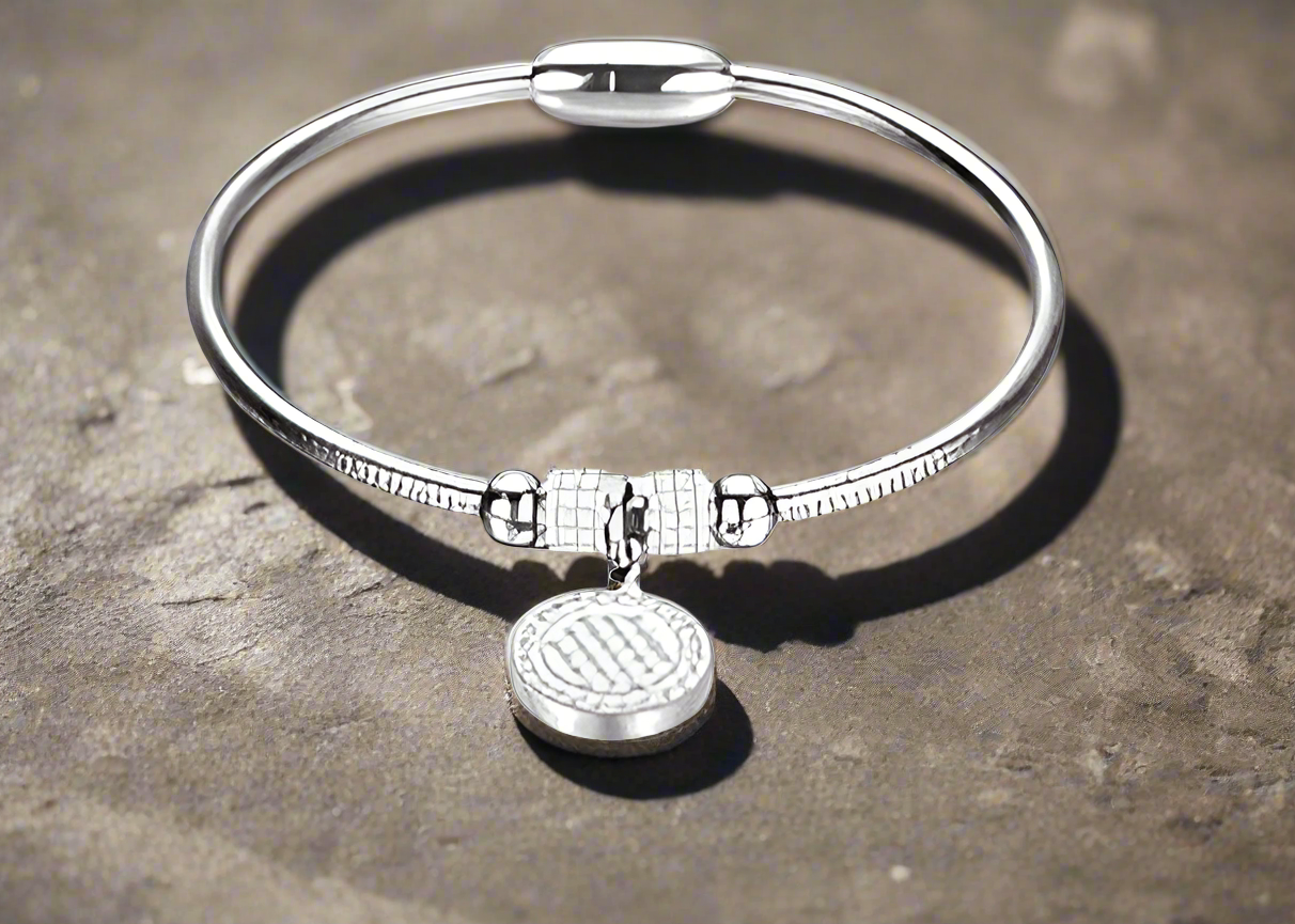 89) Charm silver magnetic bracelet