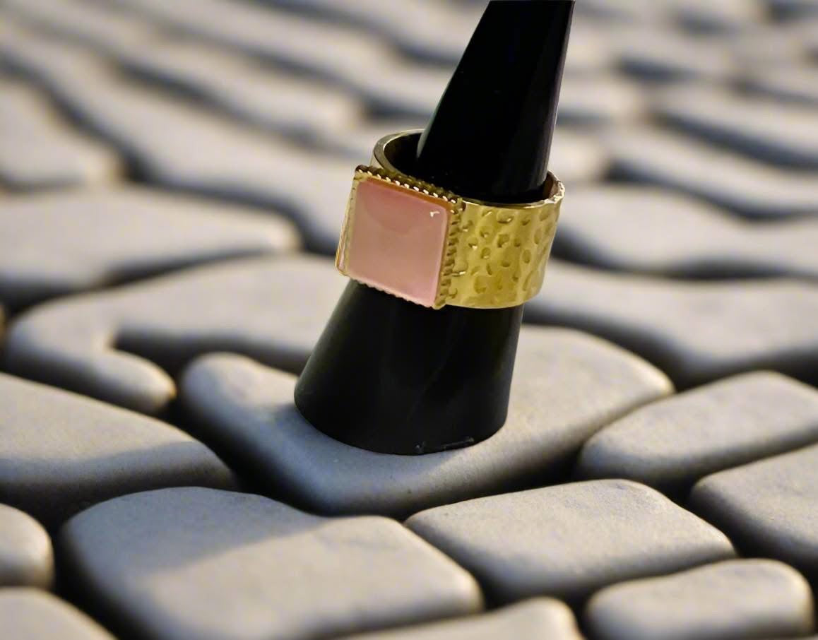 1/Pink luminous stone ring-size 8