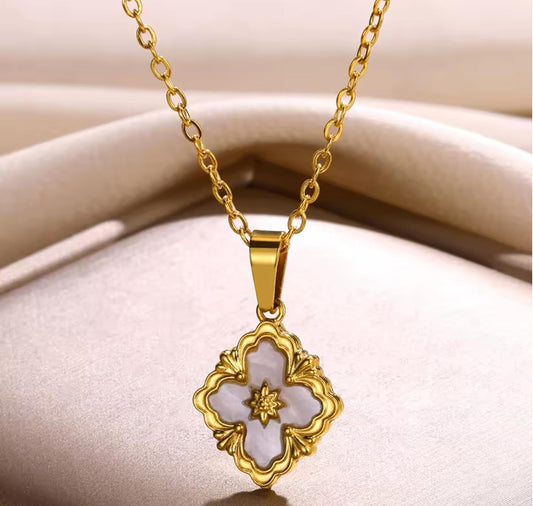 Dubai clover necklace #105